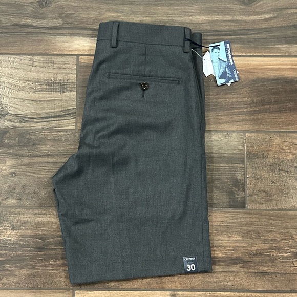 Cremieux Networking Chambers 9” Flat Front Dress Shorts - Picture 4 of 7